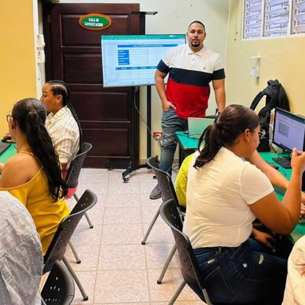 Finalización Exitosa de Capacitación en Herramientas de Oficina